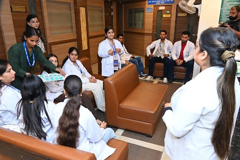 Students group discussion